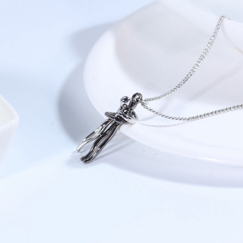 Couple Hugging Pendant Necklace - Don't Know What To Gift